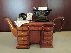 lot 99 image: Writers Desk Tea Pot