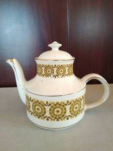 lot 200 image: Arthur Wood Tea Pot
