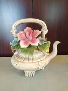 lot 202 image: Capodimonte Ceramic Flower Tea Pot
