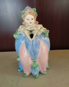 lot 203 image: Vietri Tea Pot