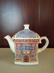 lot 204 image: English Country Houses Tea Pot