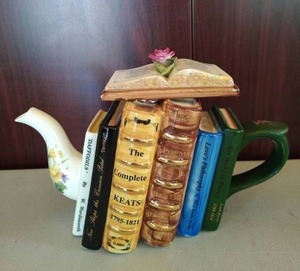 lot 205 image: Tony Carter Books Tea Pot
