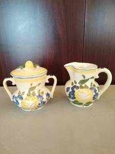 lot 209 image: Red Wing Pottery Creamer and Sugar Set