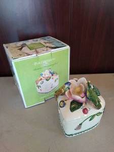 lot 212 image: Portmeirion Botanic Hummingbird Heart Shaped Covered Box
