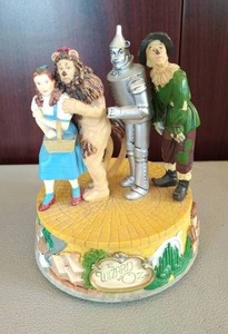 lot 211 image: Wizard of Oz Music Box