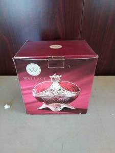 lot 216 image: Nutcracker Holiday Musical Egg