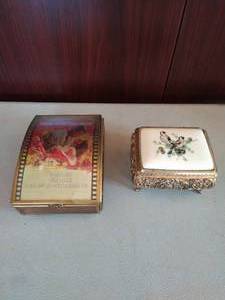 lot 225 image: Set of two music boxes