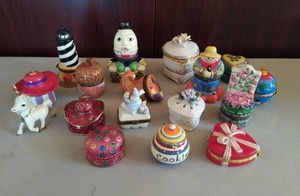 lot 233 image: Set of 17 Miscellaneous trinket boxes