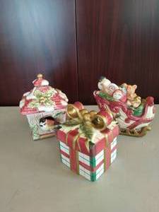 lot 243 image: Set of 3 Fitz and Floyd Large Trinket Boxes