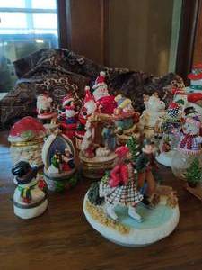 lot 244 image: Lot of SnowmenHoliday dcor and trinket boxes