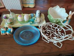 lot 245 image: Lot of Easter themed items