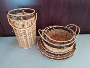 lot 250 image: Set of decorative wicker baskets and trays