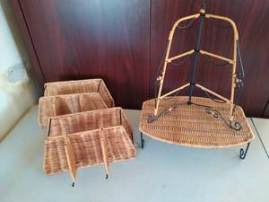 lot 251 image: Set of miscellaneous wicker items