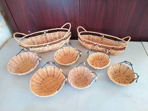 lot 252 image: Set of 6 nesting wicker bowls, set of 2 nesting wicker baskets