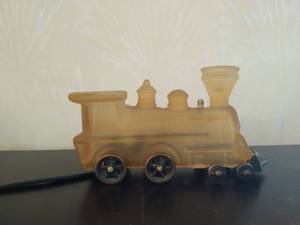 lot 273 image: Locomotive table lamp