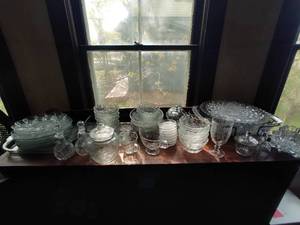 lot 300 image: Collection of Glassware
