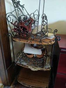 lot 312 image: Assorted Housewares