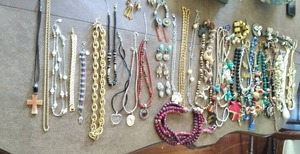 lot 314 image: Costume Jewelry
