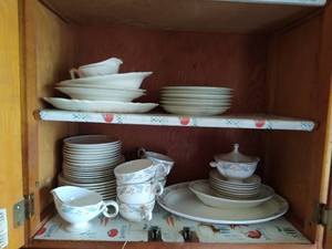 lot 316 image: Assorted Chinaware