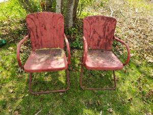 lot 318 image: Pair of Vintage Metal Patio Chairs