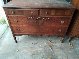 lot 334 image: Vintage Dresser