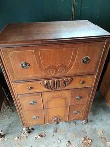 lot 337 image: Vintage Dresser
