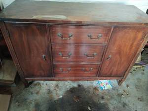 lot 341 image: Vintage Chest