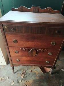lot 342 image: Vintage Chest