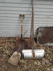 lot 344 image: Assorted Shovels