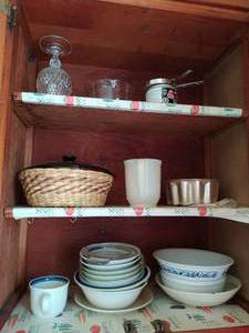 lot 371 image: Contents of Kitchen Cabinets