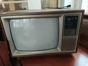 lot 400 image: Collection of Electronics