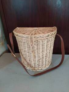 lot 412 image: Wine Carrying Picnic Basket