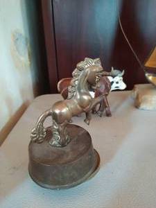 lot 418 image: MCM Sailboat Sculpture, ceramic cow figurine, relish tray, and lamp