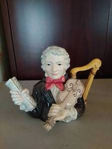 lot 10 image: Fitz and Floyd Collectors Series- Wolfgang Amadeus Mozart Composer
