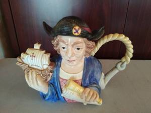 lot 12 image: Fitz and Floyd Collectors Series- Christopher Columbus 1492-1992