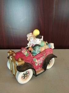 lot 14 image: Fitz and Floyd- Rabbits and Balloons in Vintage Car Candy Dish