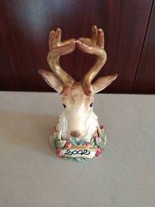 lot 25 image: Fitz and Floyd Classics- 2002 Reindeer Bell