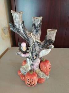 lot 28 image: Fitz and Floyd-Vulture Tree Candelabra