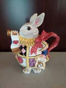 lot 33 image: Fitz and Floyd- Alice in Wonderland White Rabbit Pitcher