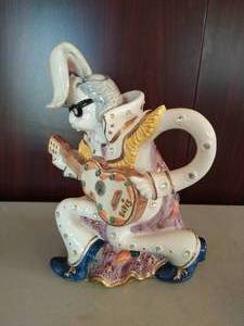 lot 36 image: Fitz and Floyd- Elvis Bunny Pitcher