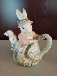 lot 37 image: Fitz and Floyd- Easter Bunny Teapot