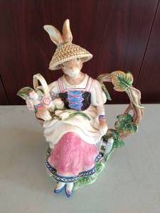 lot 38 image: Fitz and Floyd Classics- Old World Rabbit Teapot