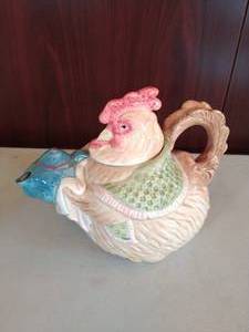 lot 43 image: Fitz and Floyd- Chicken Teapot
