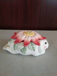 lot 47 image: Fitz and Floyd Essentials- Oval Bunny Trinket Box with Lid