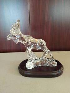 lot 53 image: Princess House Exclusive- Crystal Moose with Base