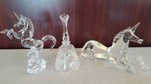 lot 56 image: Four Crystal Unicorn Dcor Items