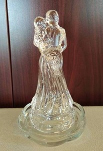 lot 59 image: Princess House Fantasia- Crystal Wedding Couple with Base