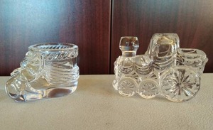 lot 61 image: Two Glass Child Dcor Items