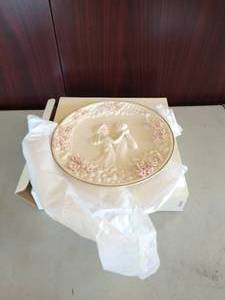 lot 64 image: Princess House- Porcelain Wedding Plate