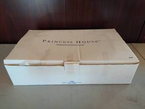 lot 69 image: Princess House- Stainless Steel Rectangular Baker